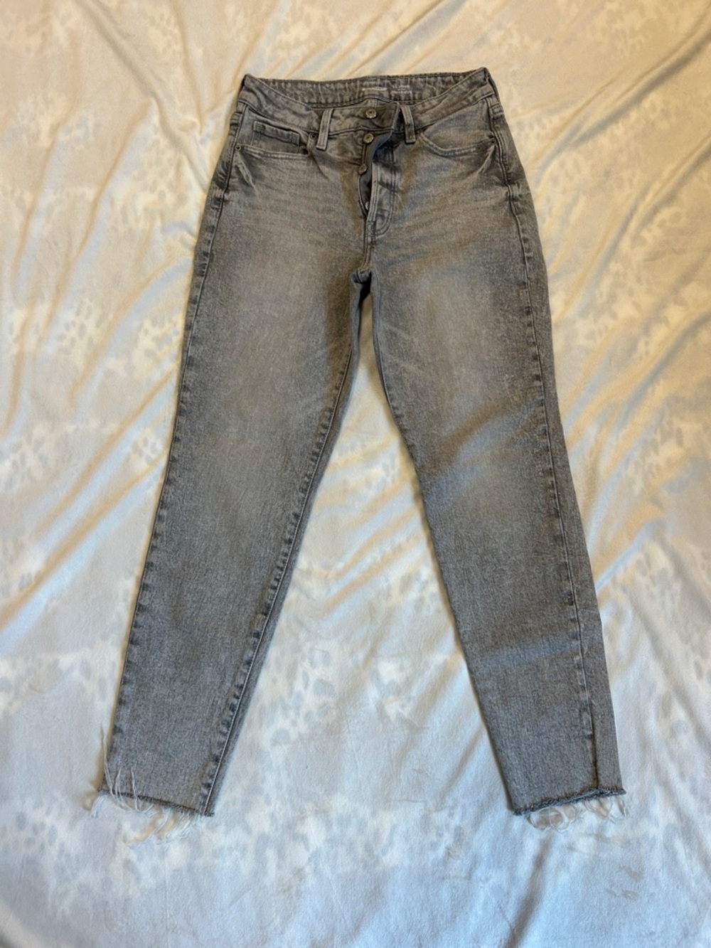 Old Navy High-Rise Straight Jeans in Grey Wash